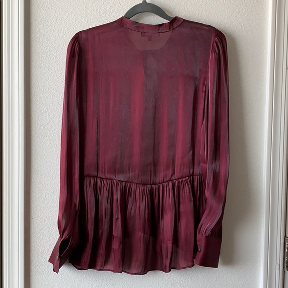 1.State Blouse - Picture 2 of 8